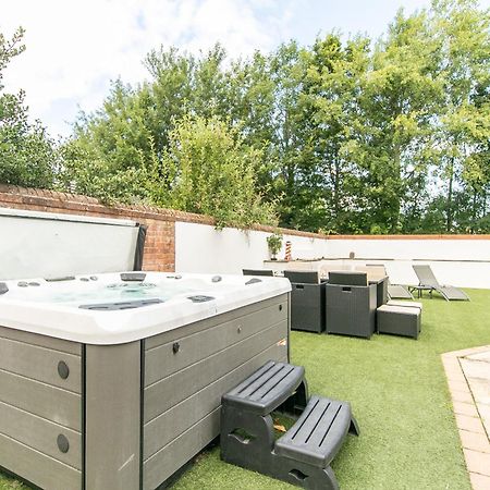 The Hot Tub Townhouse By Holiday Heim 리탬 세인트 앤스 외부 사진