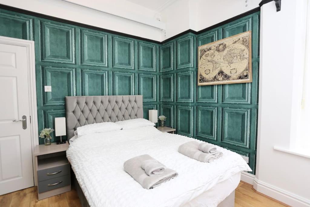 The Hot Tub Townhouse By Holiday Heim 리탬 세인트 앤스 외부 사진