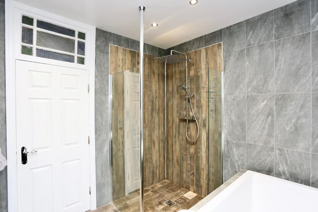 The Hot Tub Townhouse By Holiday Heim 리탬 세인트 앤스 외부 사진