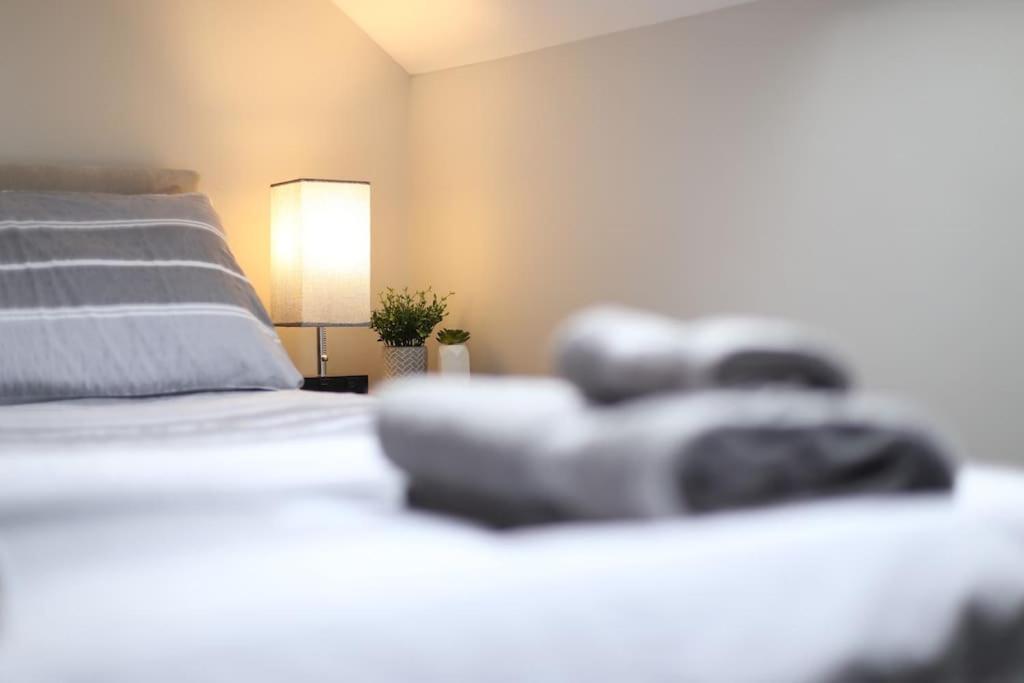The Hot Tub Townhouse By Holiday Heim 리탬 세인트 앤스 외부 사진