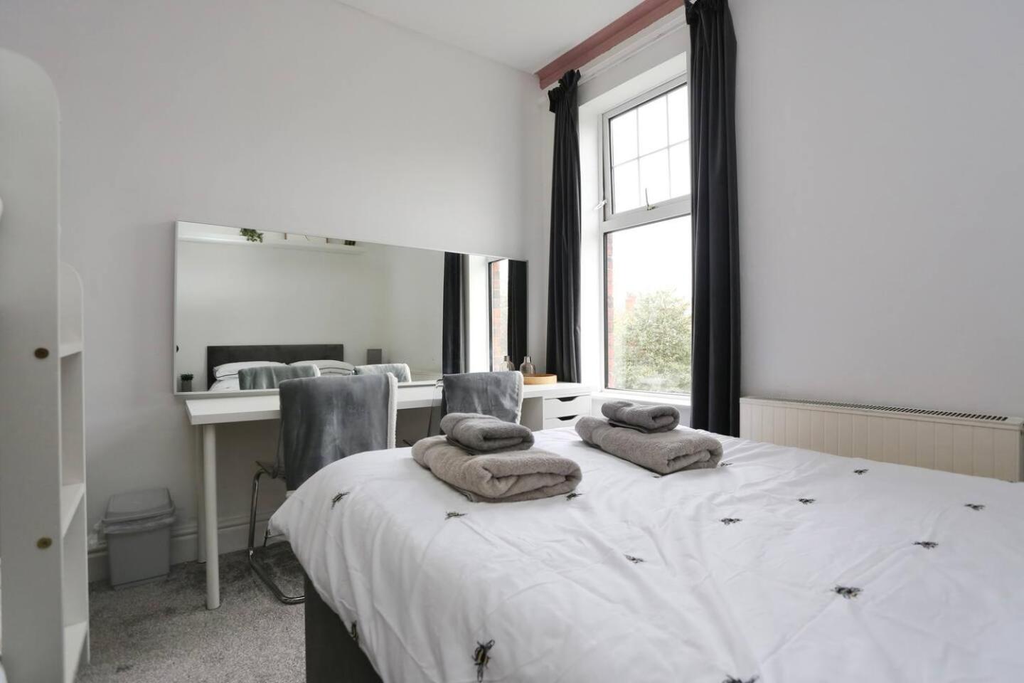 The Hot Tub Townhouse By Holiday Heim 리탬 세인트 앤스 외부 사진